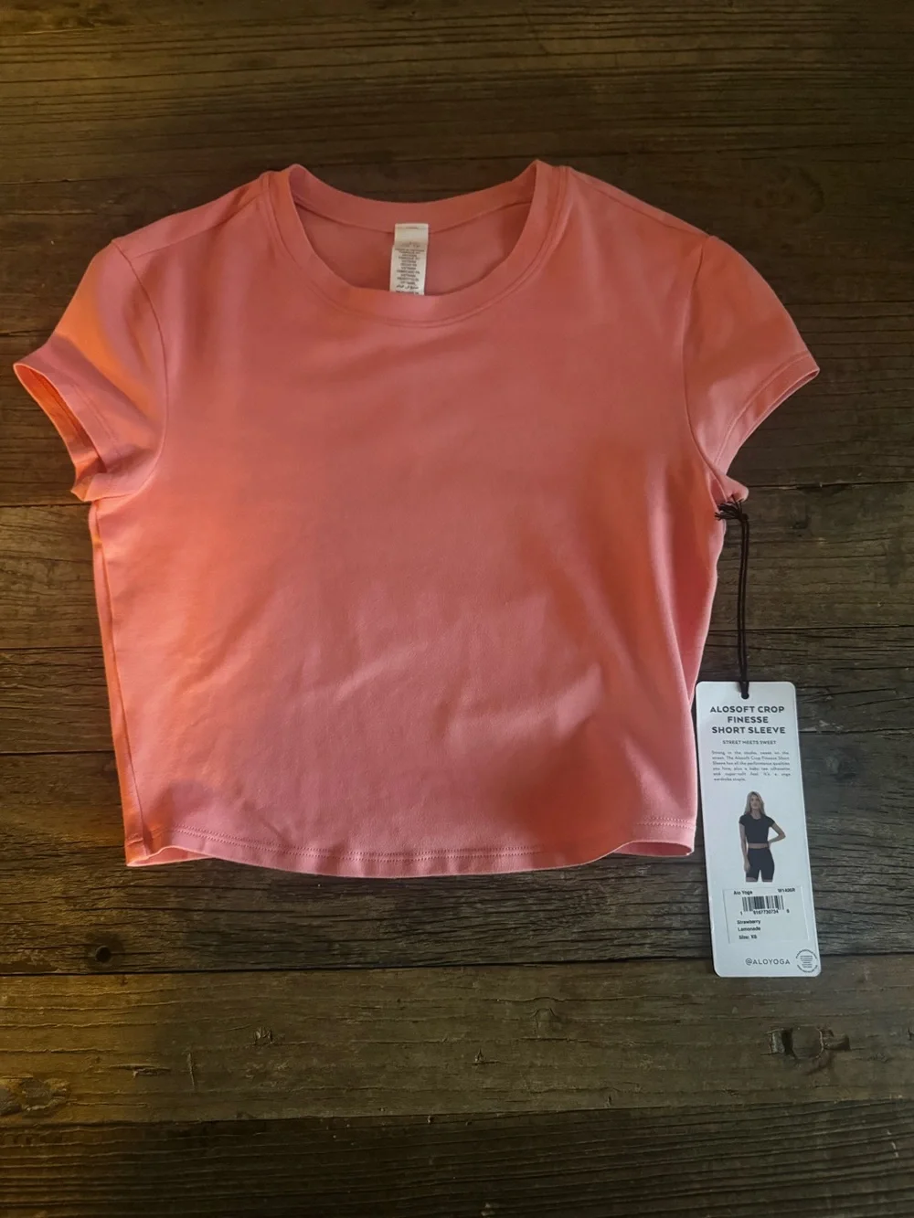 ALO SOFT CROP FINESSE SHORT SLEEVE TEE. NEW WITH TAG. XS 🧡